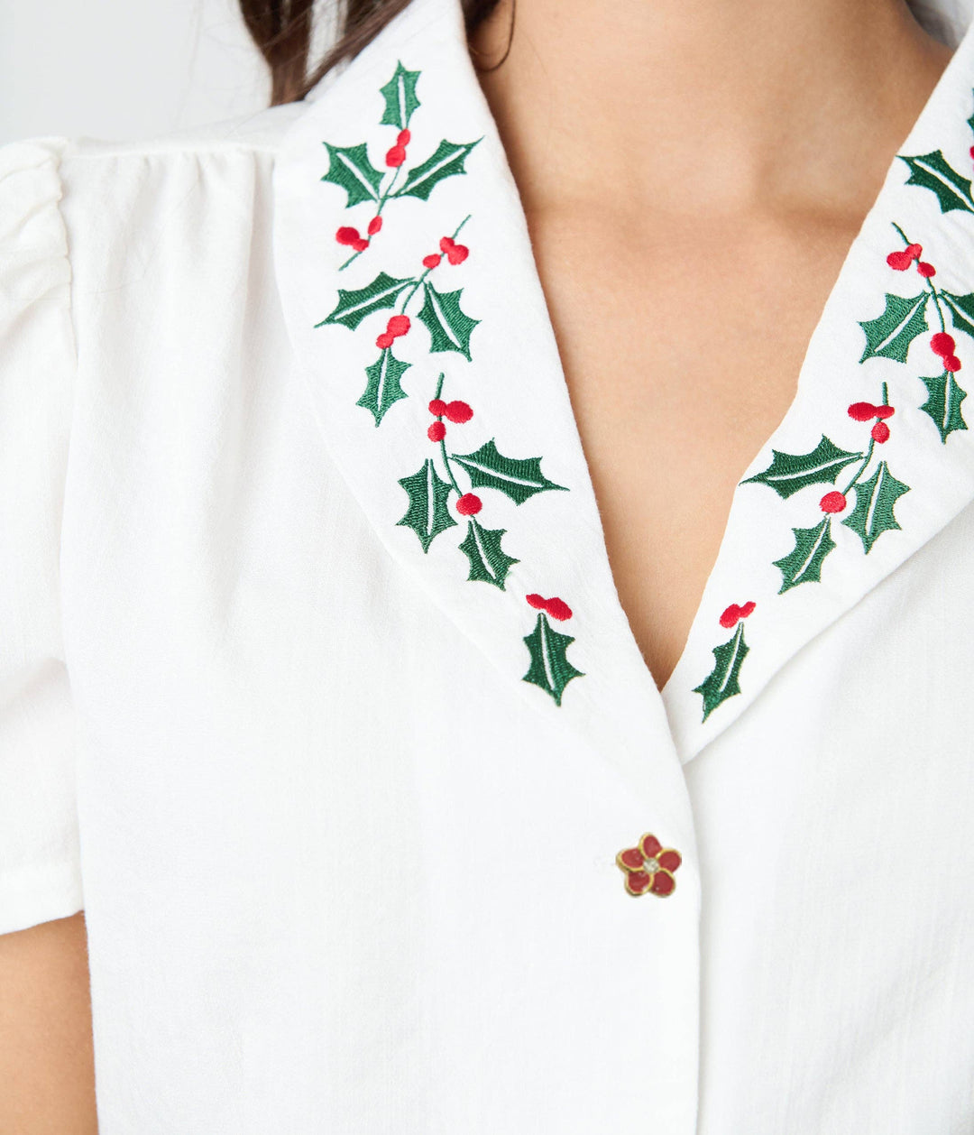 White & Holly Embroidered Collar Blouse